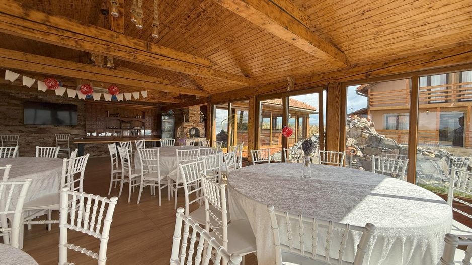 Vila de vanzare in APA-NORD  cu 2 Piscine/Zona de Relaxare/Acces lac - Poză 7