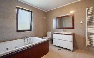 Casa in zona Vitan - Splai, ideala pentru orice tip de activitate sau locuinta - Poză 18