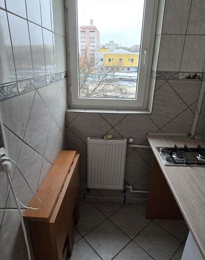 Garsonieră Piata Miniș, etaj 3, mobilată complet, bloc reabilitat - Poză 7