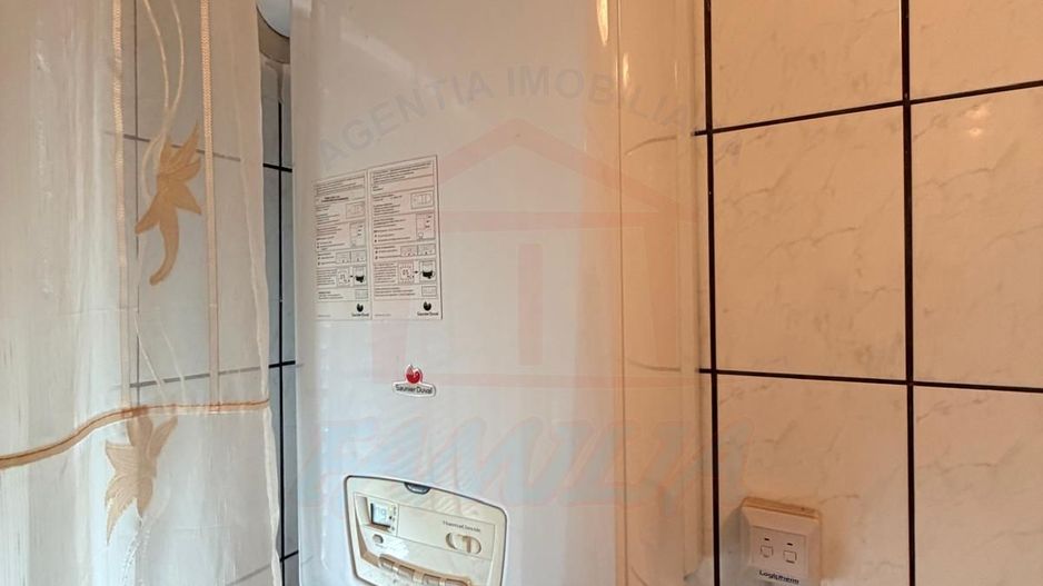 Vanzare apartament cu 4 camere in Micro 13, etaj 3, pret 65 000 euro - Poză 2
