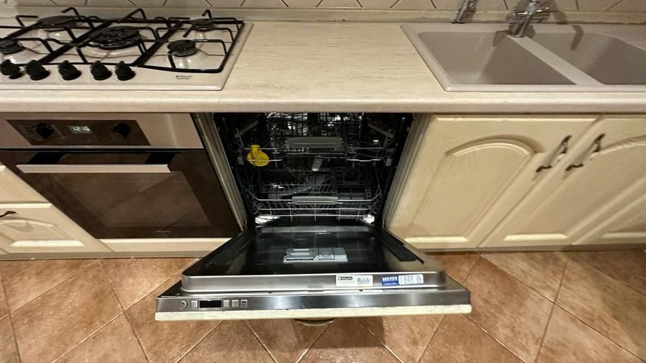 VILA  - ARADULUI. -British - Poză 20