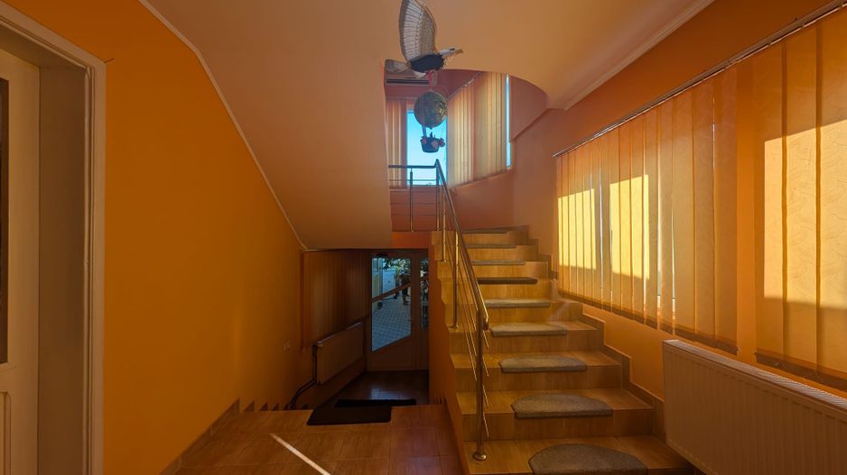 Vila spațioasă 6 camere cu teren generos – Ferentari – Preț excelent! - Poză 19