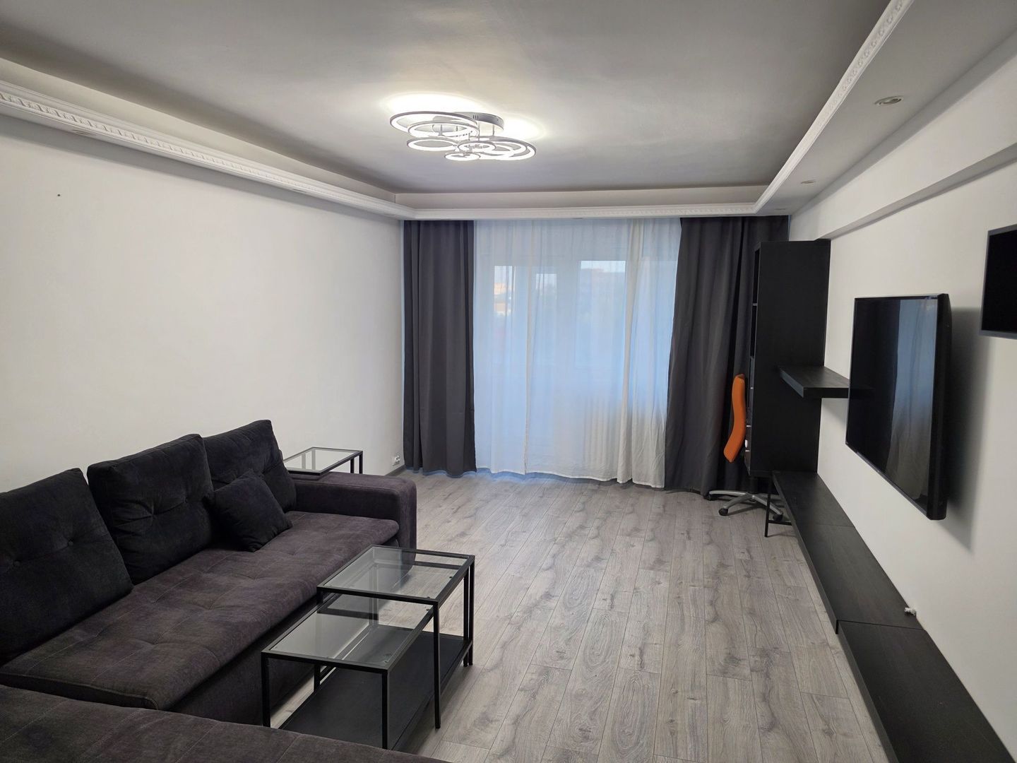 Închiriere 2 Camere Bd. Unirii, Parcare Inclusă, Renovat, 2 Balcoane - Poză 4