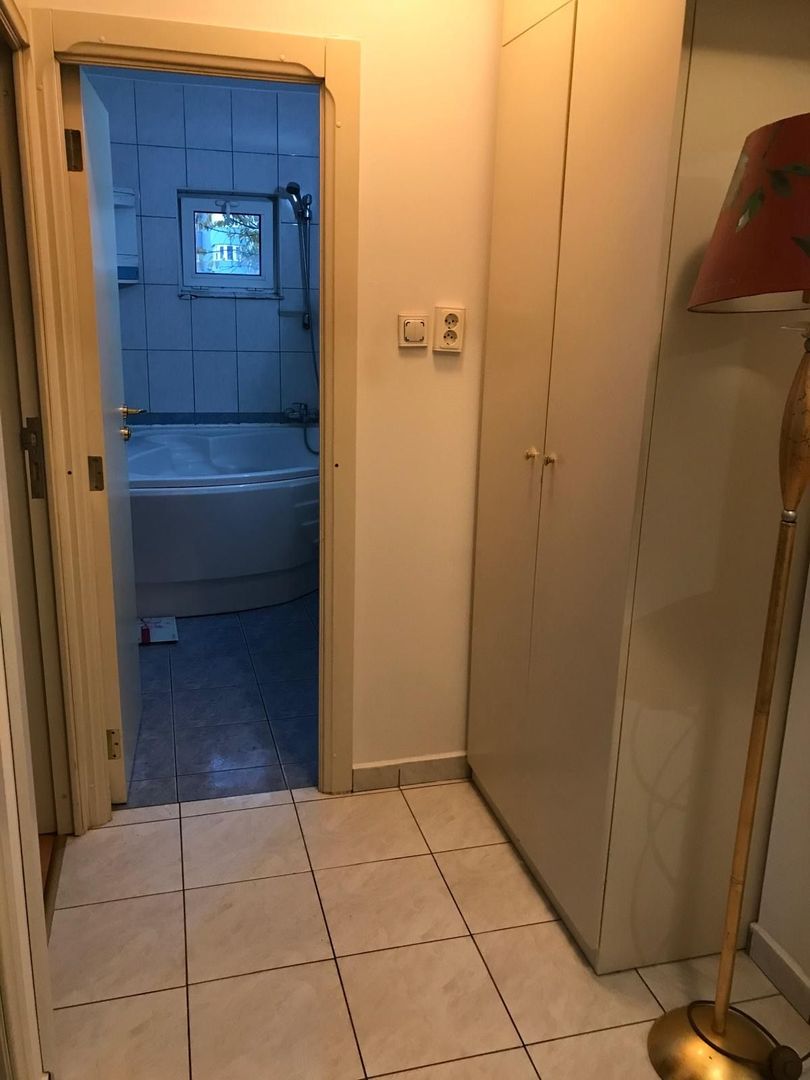 Apartament spatios cu o pozitie ideala - Poză 9