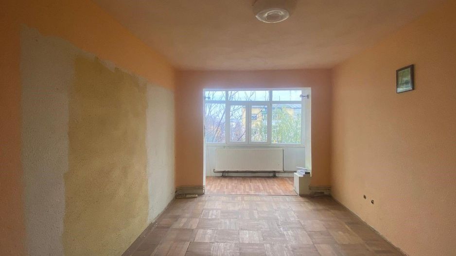 Vanzare apartament cu 3 camere în Micro 6  zonă căutată din Târgoviste - Poză 4