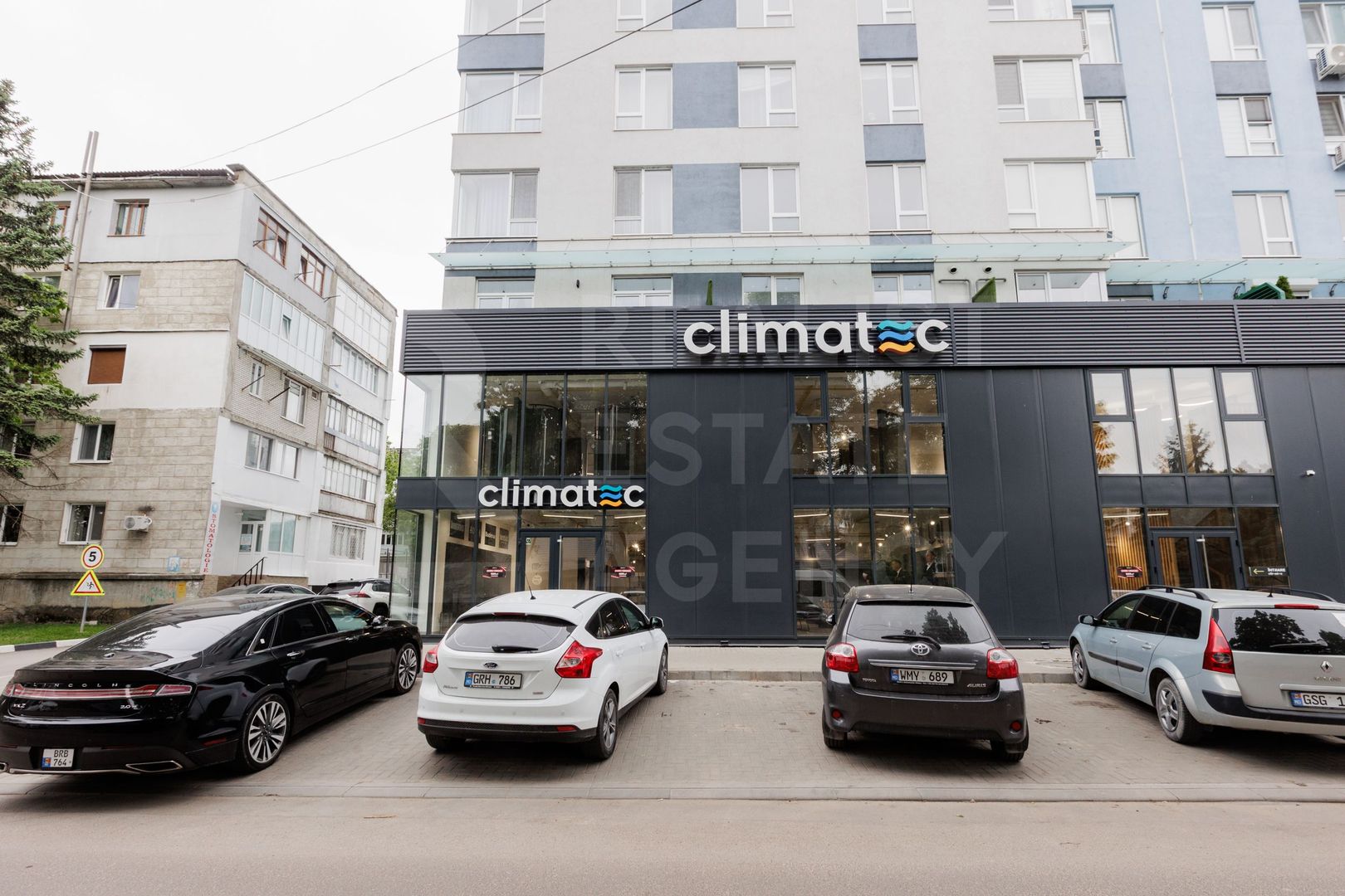 Vânzare, spațiu comercial, amplasat în Ungheni, pe str. Mihai Eminescu - Poză 2