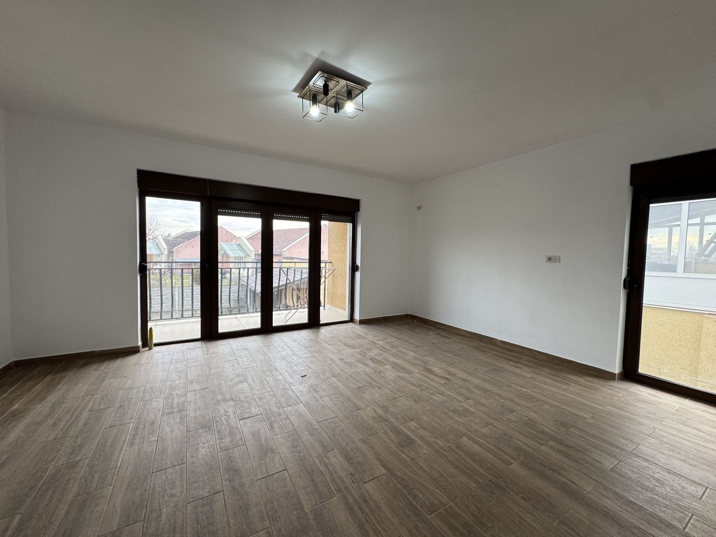 Duplex spațios, prima închiriere, in zona Lunei - Poză 3