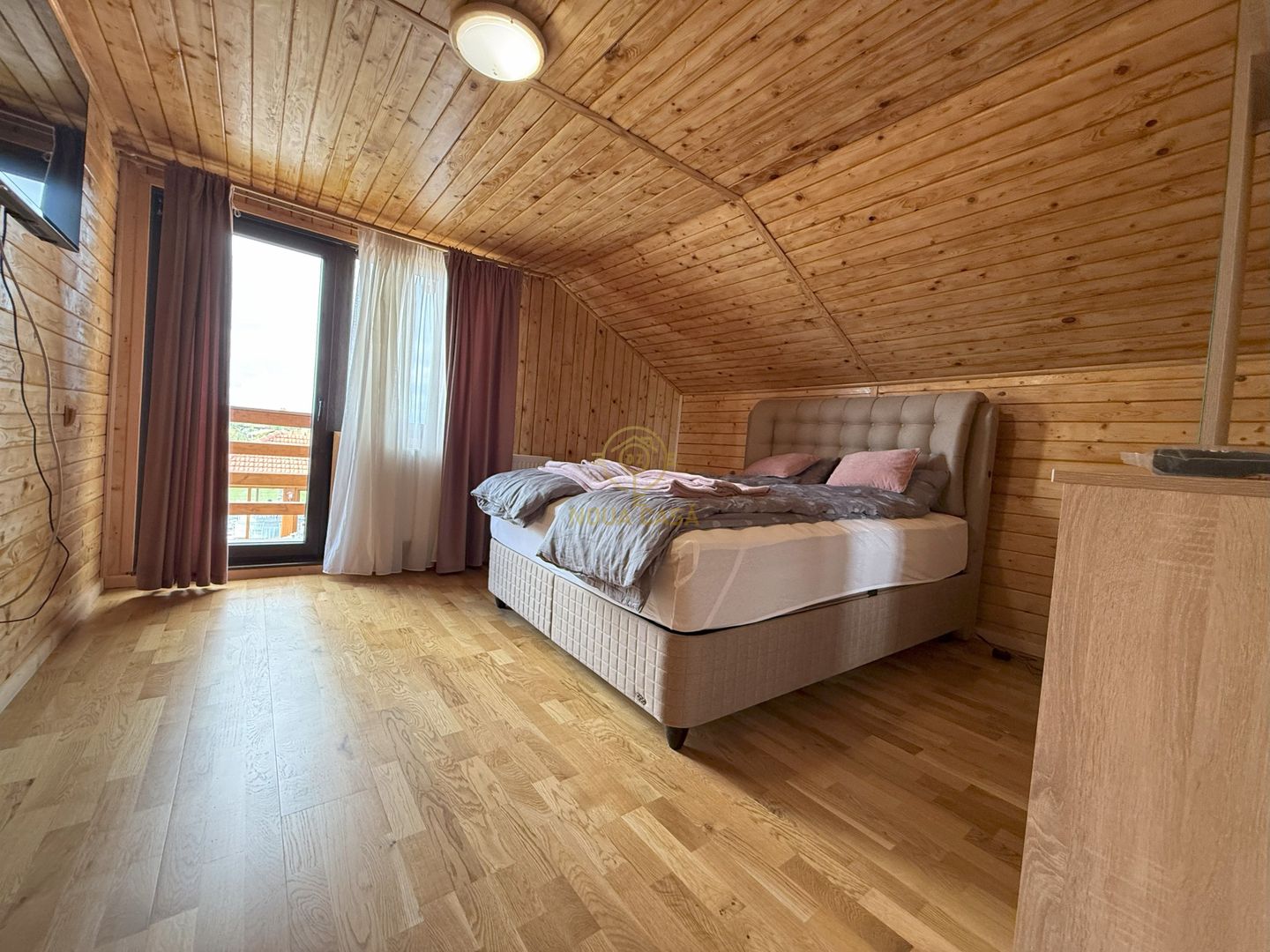 Vila de vanzare in APA-NORD  cu 2 Piscine/Zona de Relaxare/Acces lac - Poză 25