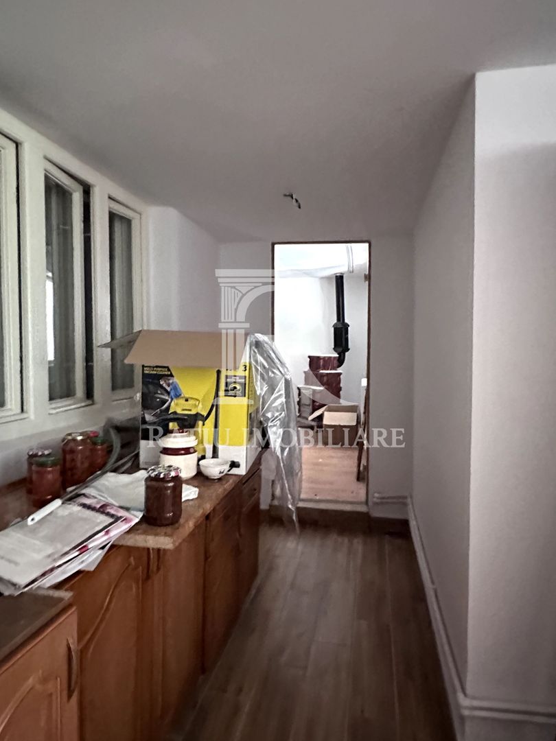 Casa cu anexe si pivniță | Teren intravilan generos | Sannicolau Roman - Poză 11