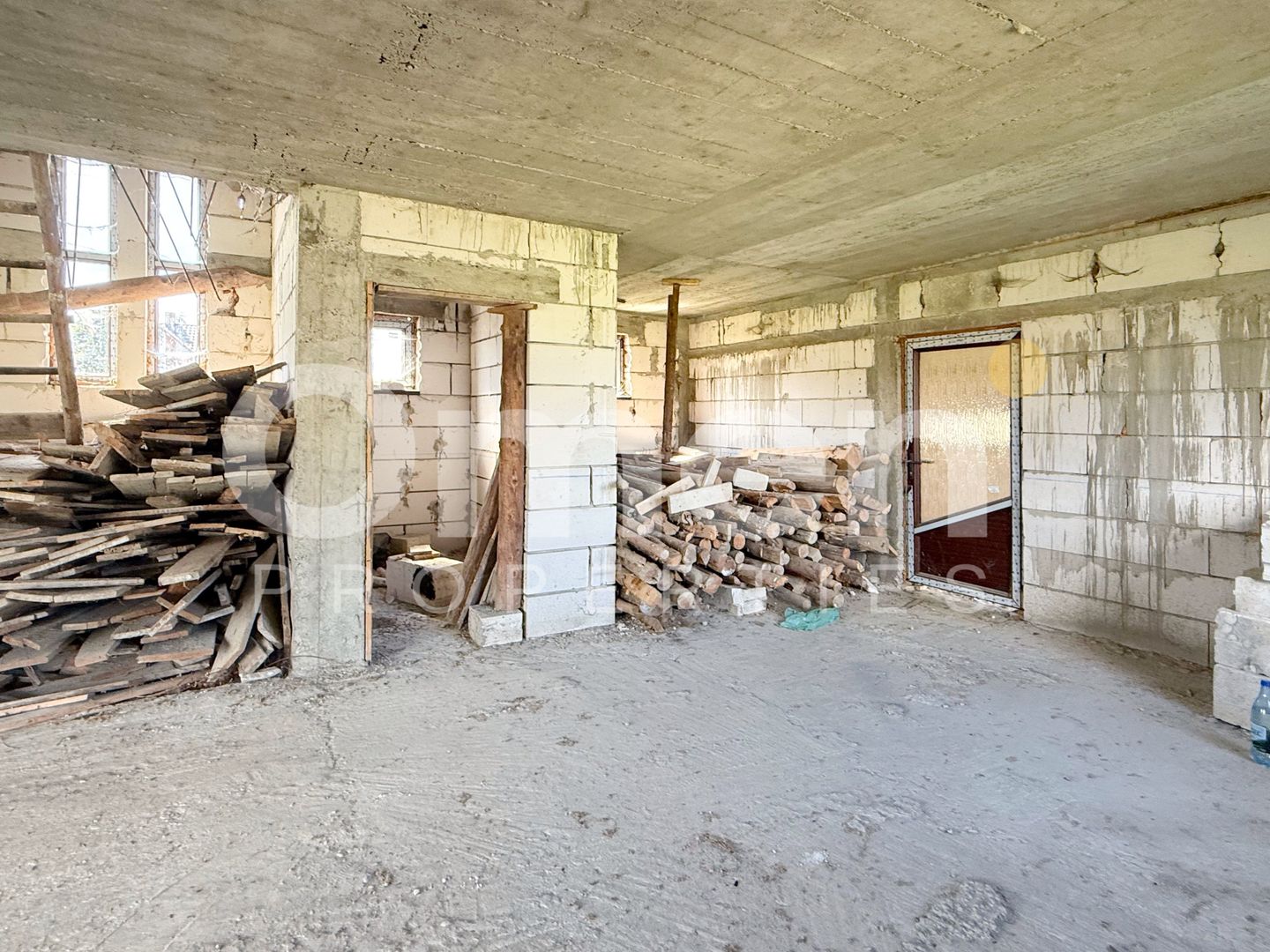 Casă cu potențial imens P+M, teren 7,91 ari, zonă liniștită, Ocna Șugatag. - Poză 4