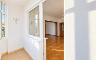 Bloc tip asociatie - zona Kiriac. 4 camere, 3 balcoane. Garaj si boxa. - Poză 6