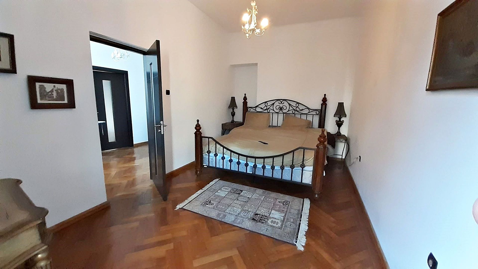 Apartament  deosebit-Piata Unirii,  apartament in casa  4 camere, 2 bai. - Poză 4