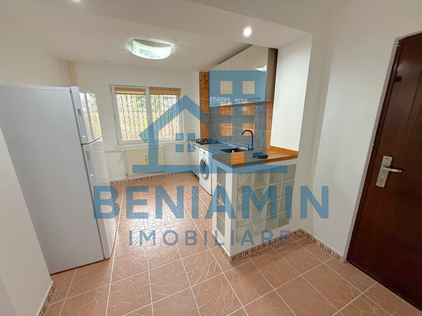 3 Camere-Parter-McDonald's-Renovat-Anvelopat-Mobilat-Zona Excelenta - Poză 6