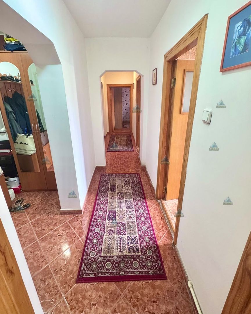 Apartament 3 camere de vânzare – Zona Valah - Poză 3