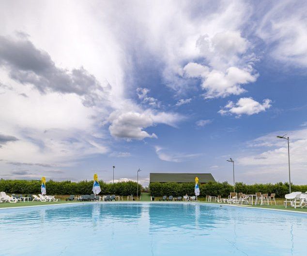Afacere functionala - MOTEL si CAMPING cu terasa, piscina si lacuri pescuit - Poză 3