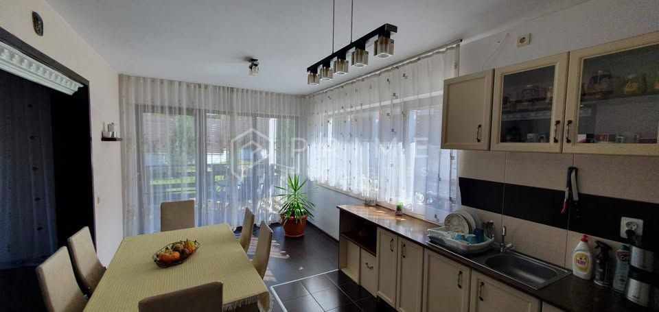 Casă individuală elegantă – Corunca, curte spațioasă - Poză 3