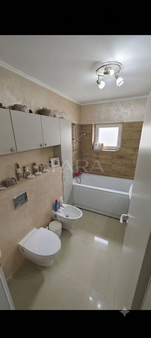 Apartament spațios, 3 camere, parcare, curte, Europa. - Poză 6