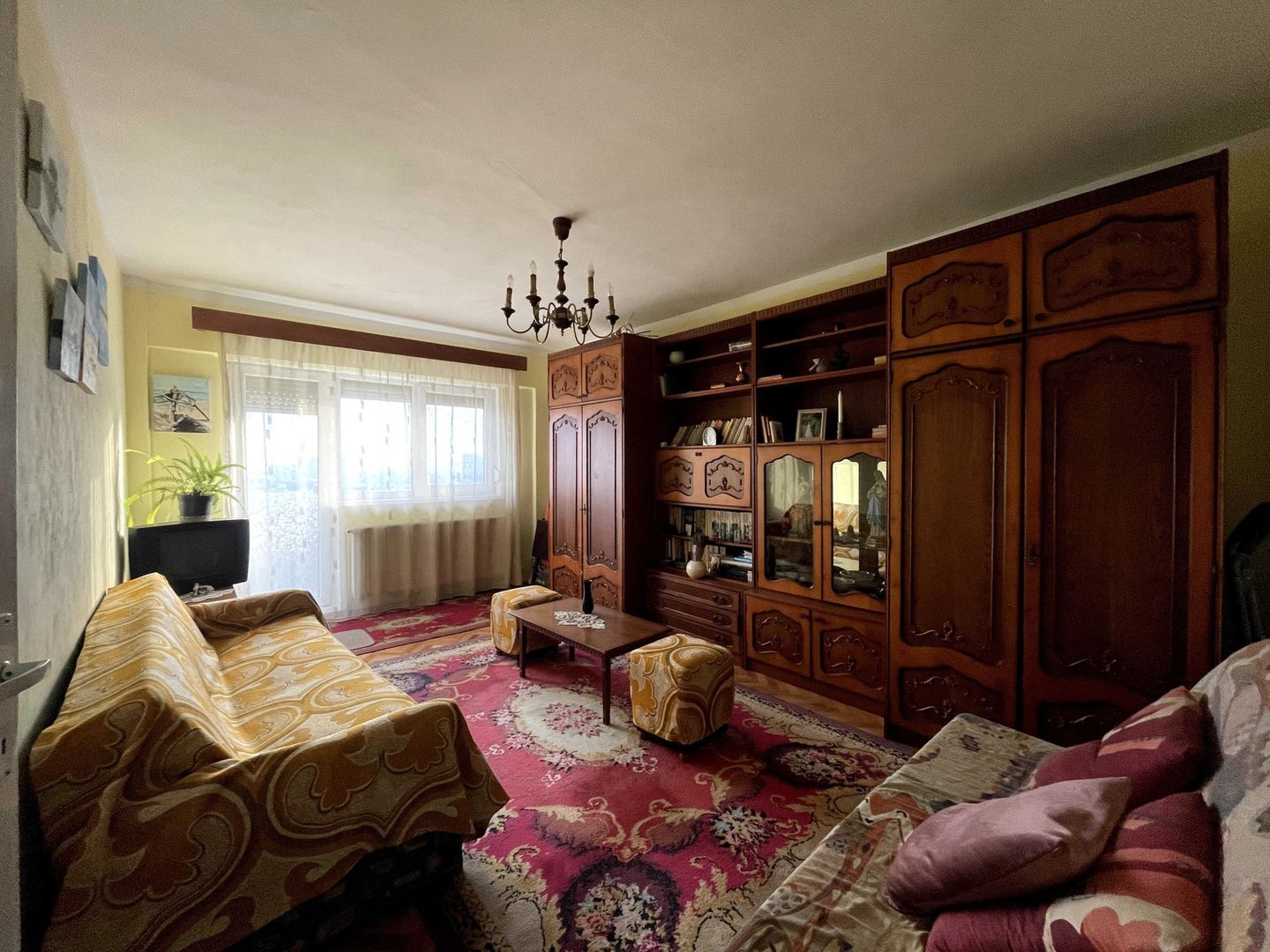 Apartament 2 camere si dependinte 80MP, decomandat, aproape de centru - Poză 1