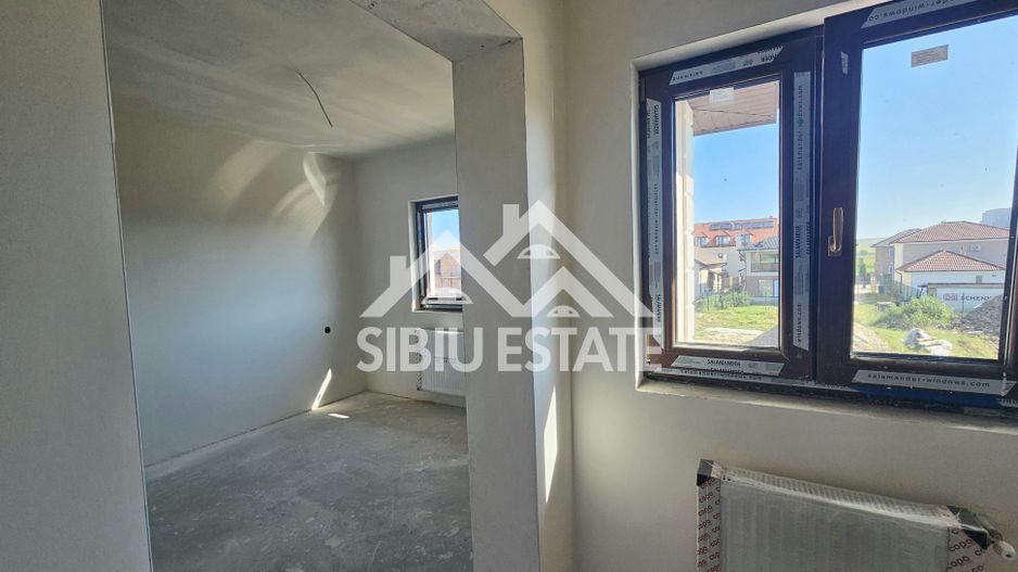 Casa noua 4 dormitoare, spatiu bun pentru familie - Poză 14