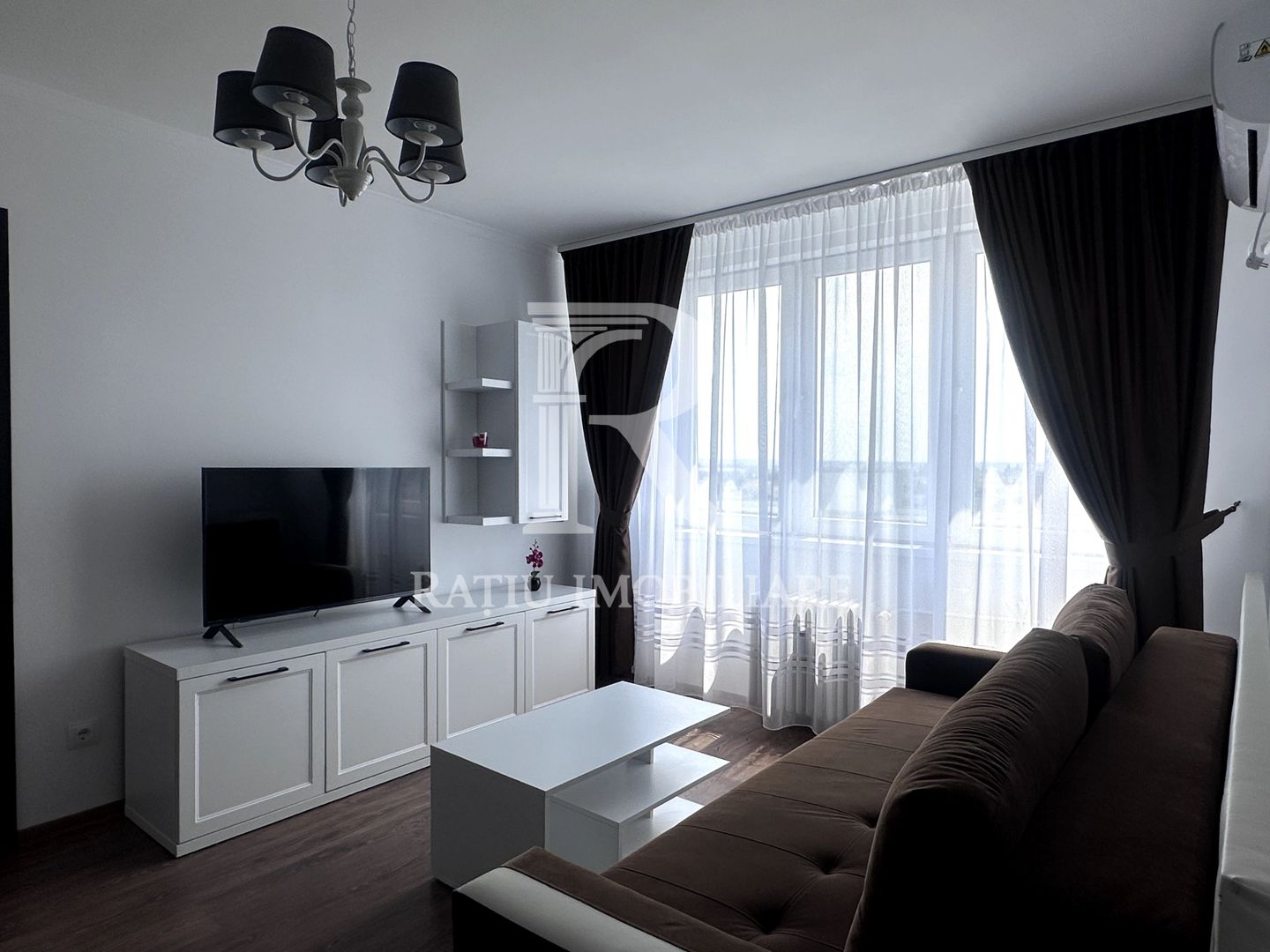 Apartament cu 2 camere | Central | Ascensor | Oradea - Poză 2
