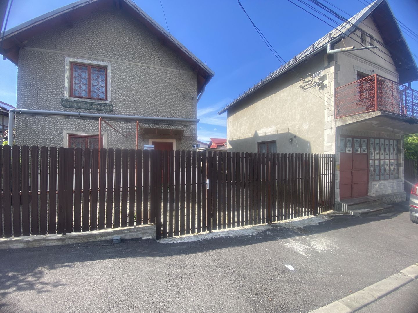 Vanzare casă cu potențial rezidențial și comercial în Pucioasa -441 mp - Poză 2