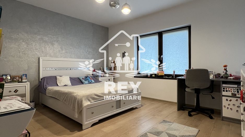 Casă de tip triplex la vânzare 6 camere /Șelimbăr /Secția 1 de Poliție - Poză 3