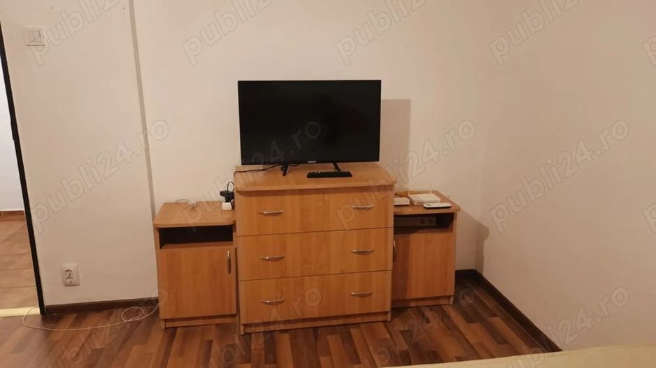 Vanzare Garsonieră 32 mp, etaj 4, renovată, mobilata, zonă 1 Mai - Poză 3