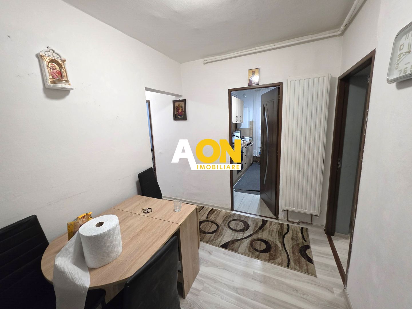 Apartament cu 3 camere, parter, boxă, acces curte, Cetate, zona Closca - Poză 3