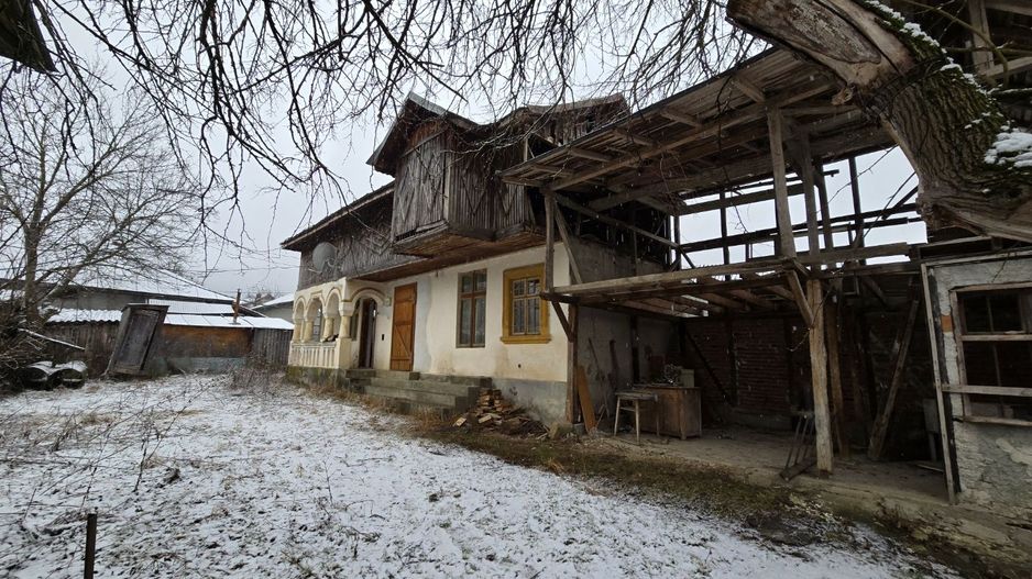 Casă și teren de vânzare în Colibași Dâmbovița Liniște Spațiu Natura - Poză 8