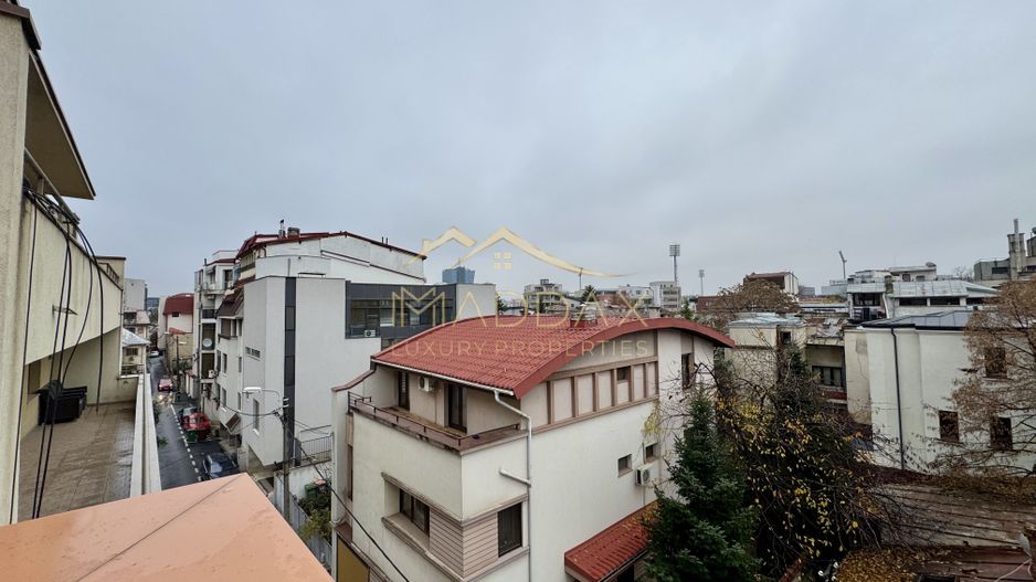 Vila centrala cu 13 camere *460mpu* + garaj // Dorobanți - Poză 15