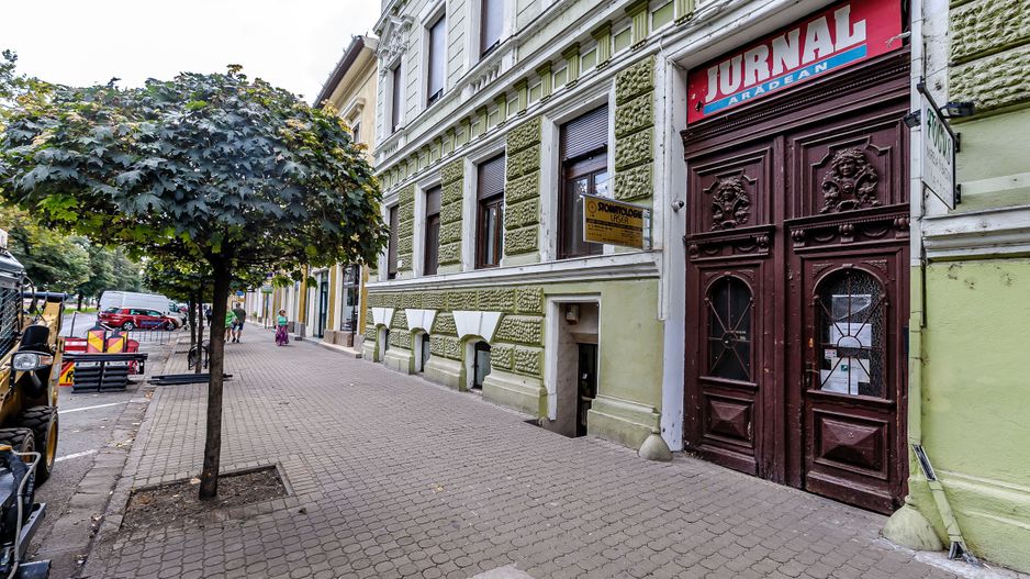Spațiu comercial ultracentral, renovat, pe b-ul Revoluției, Arad. - Poză 1