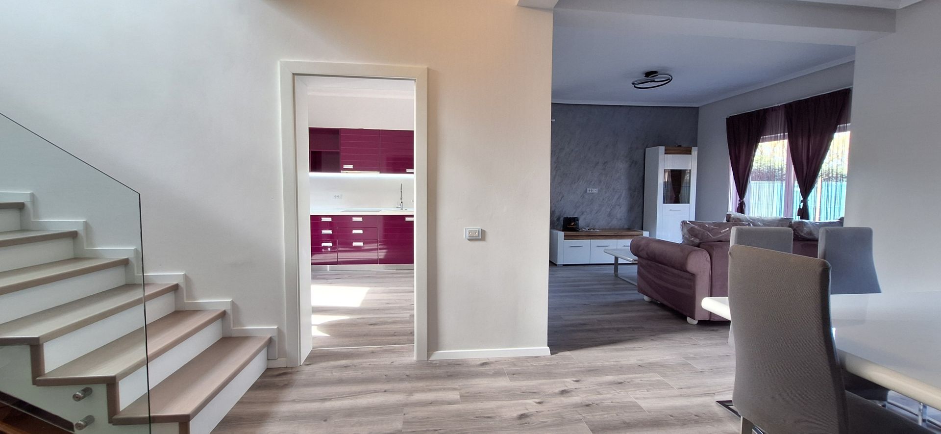 Duplex superb despartit prin garaj - Poză 4