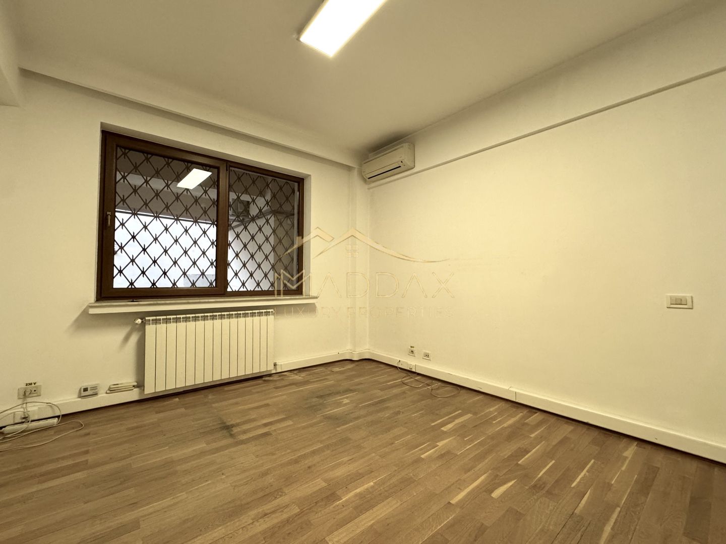 Vila centrala cu 13 camere *460mpu* + garaj // Dorobanți - Poză 38