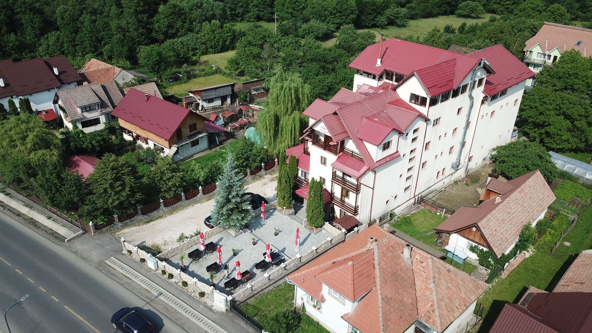 HOTEL BRAN– ZONA PREMIUM / 31 UNITĂȚI CAZARE / SPA / RESTAURANT - Poză 1