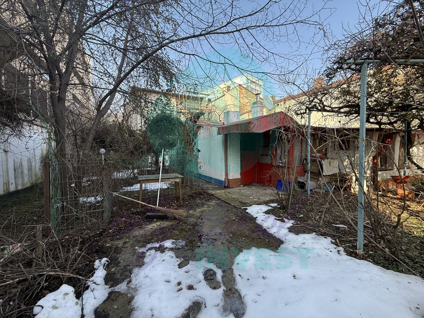 "Casa bunicii" pe un lot de teren de 307 mp - Poză 4