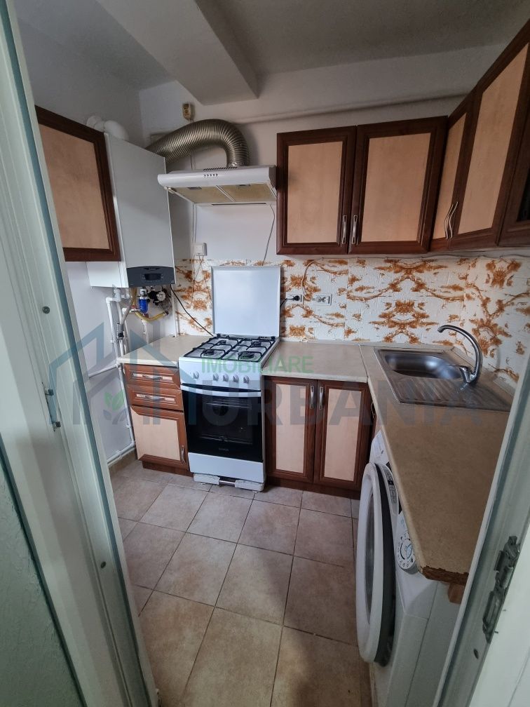 Apartament 3 camere, renovat complet, mobilat și utilat, lângă Colegiul Național „Mihail Sadoveanu” din Pașcani, cu pod pe toată suprafața - Poză 5