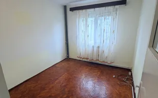 Vanzare apartament cu 4 camere in Micro 13, etaj 3, pret 65 000 euro - Poză 14