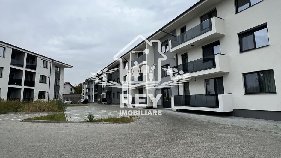 Apartament 3 camere,2 bai,2 balcoane, loc de parcare,Selimbar/Primarie - Poză 1