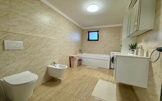 Casă Spațioasă de Vânzare în Ghimbav | Două Apartamente | Teren 579 mp - Poză 12