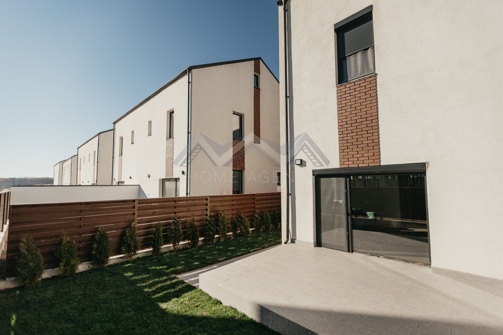 Casă P+1+M de vânzare în Otopeni–Tunari | Ansamblu nou, 3 dormitoare, mobilată - Poză 2