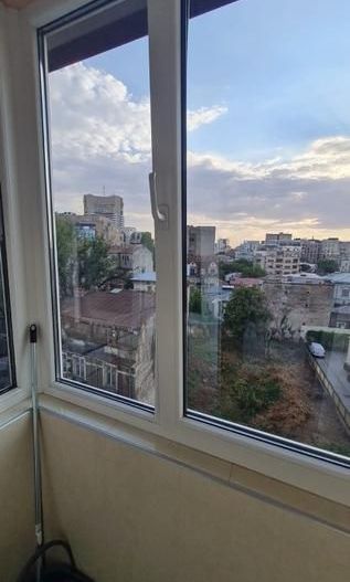 Garsonieră spațioasă de închiriat, Universitate, mobilat lux, centrală proprie - Poză 8