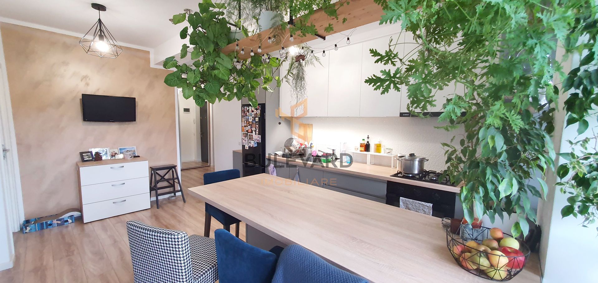 Apartament cu 3 camere+ parcare, zona Terra! - Poză 1