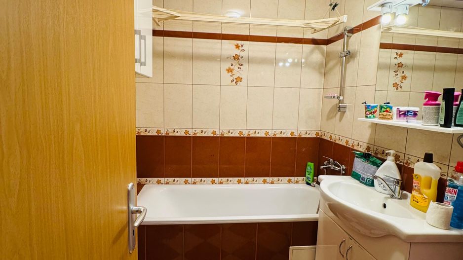 Apartament cu 3 camere pe str. Aluminei langa Liceul Ortodox - Poză 7