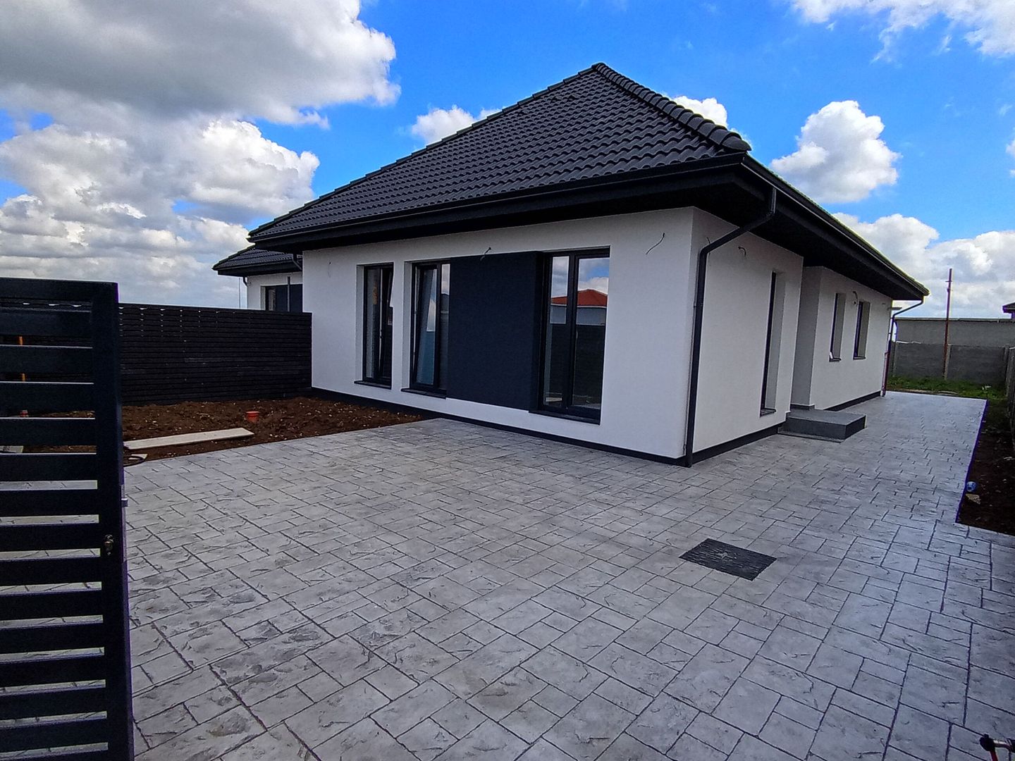 Sanandrei, Duplex Pe parter, Finisaje de Calitate, Perete Dublu Izolat - Poză 1