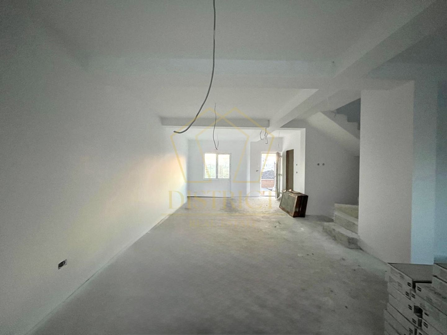 Duplex cu 4 camere despărțit prin camera tehnica | Mosnita Noua - Poză 7