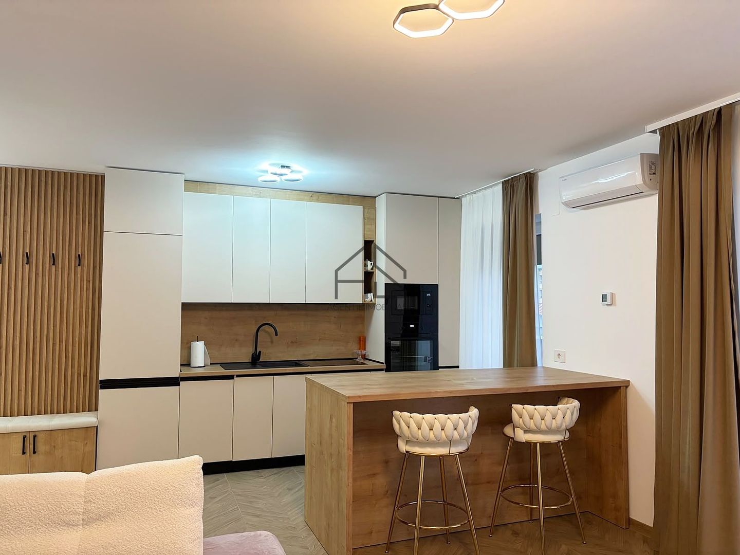 De închiriat | 3 camere | 2 bai | Prima inchiriere | Vladimirescu - Poză 1