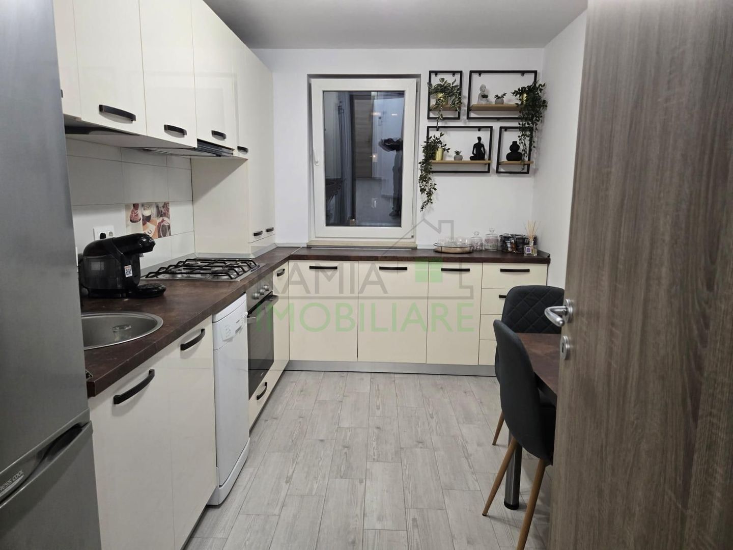 Apartament premium 2 camere, Urban Invest Coresi, Parcare + boxă - Poză 7