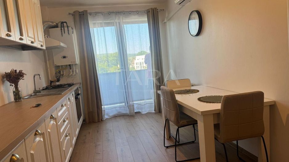 Apartament cu 2 camere, renovat, parcare subterană, zona Lombului. - Poză 4