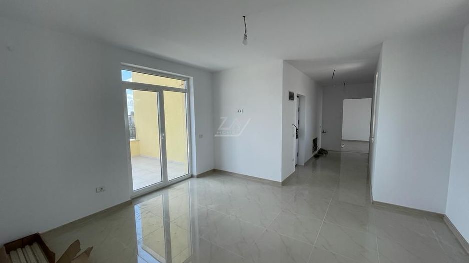 Terasa 45 mp. Decomandat. Parcare. - Poză 1