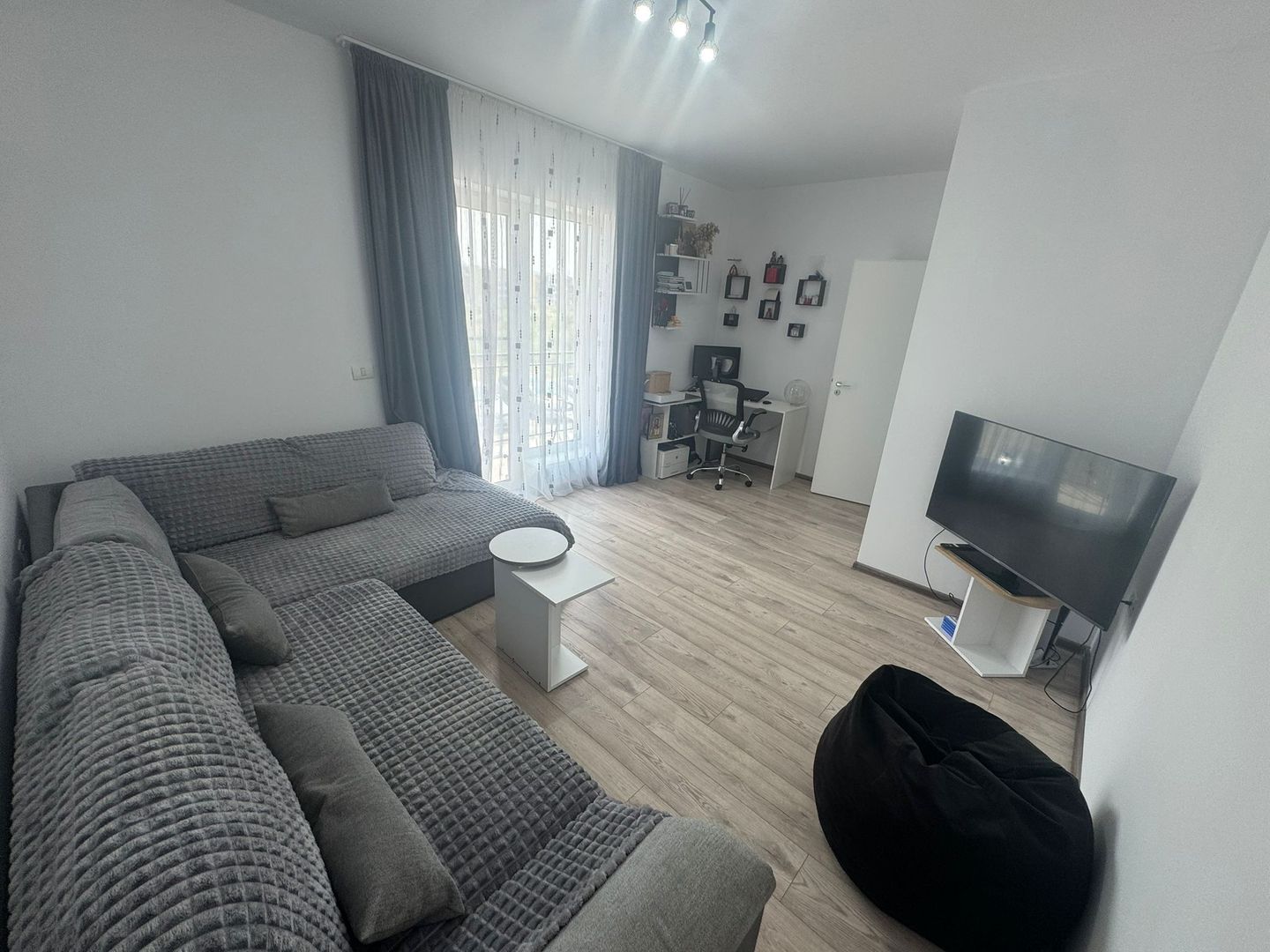 Giroc | 2 Camere | Etaj 1 | Mobilat si Utilat | Curte comuna | - Poză 1